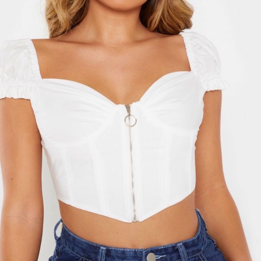 • NWT • White Puff Sleeve Top with Front Z…